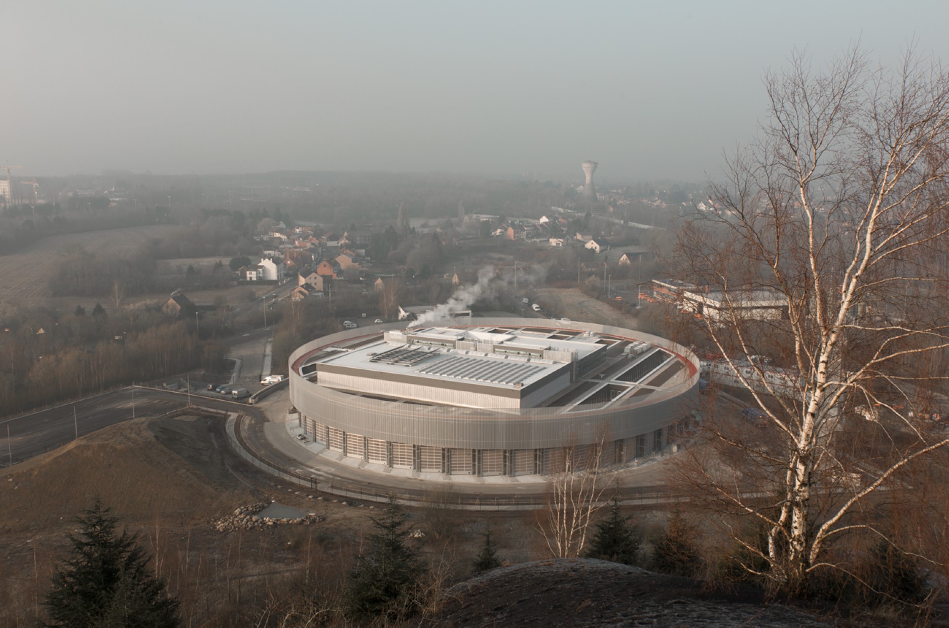 architecture-contemporaine-samyn-and-partners-caserne-pompier-charleroi-cercle-photo-vue-ensemble
