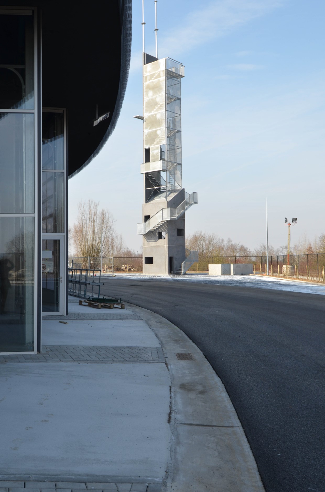 architecture-contemporaine-samyn-and-partners-caserne-pompier-charleroi-cercle-photo-tour-exercice