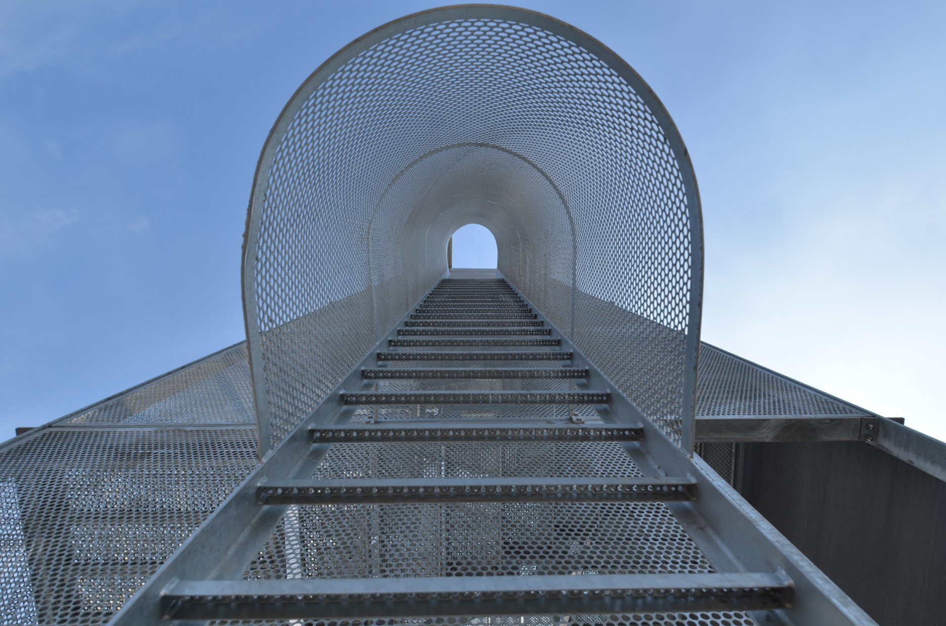 architecture-contemporaine-samyn-and-partners-caserne-pompier-charleroi-cercle-photo-tour-exercice-détail