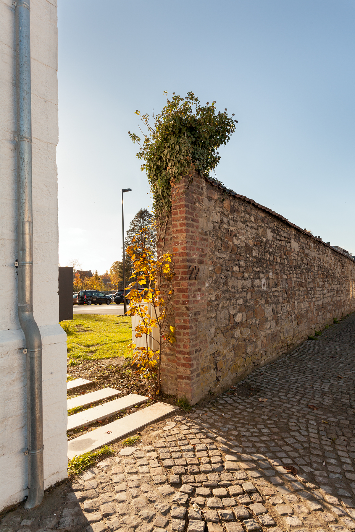 architecture-contemporaine-espace-winson-chateau-winson-reservoir-a-A+11-PEC-atelier-paysage-maison-communale-fosses-la-ville-entrée-secondaire