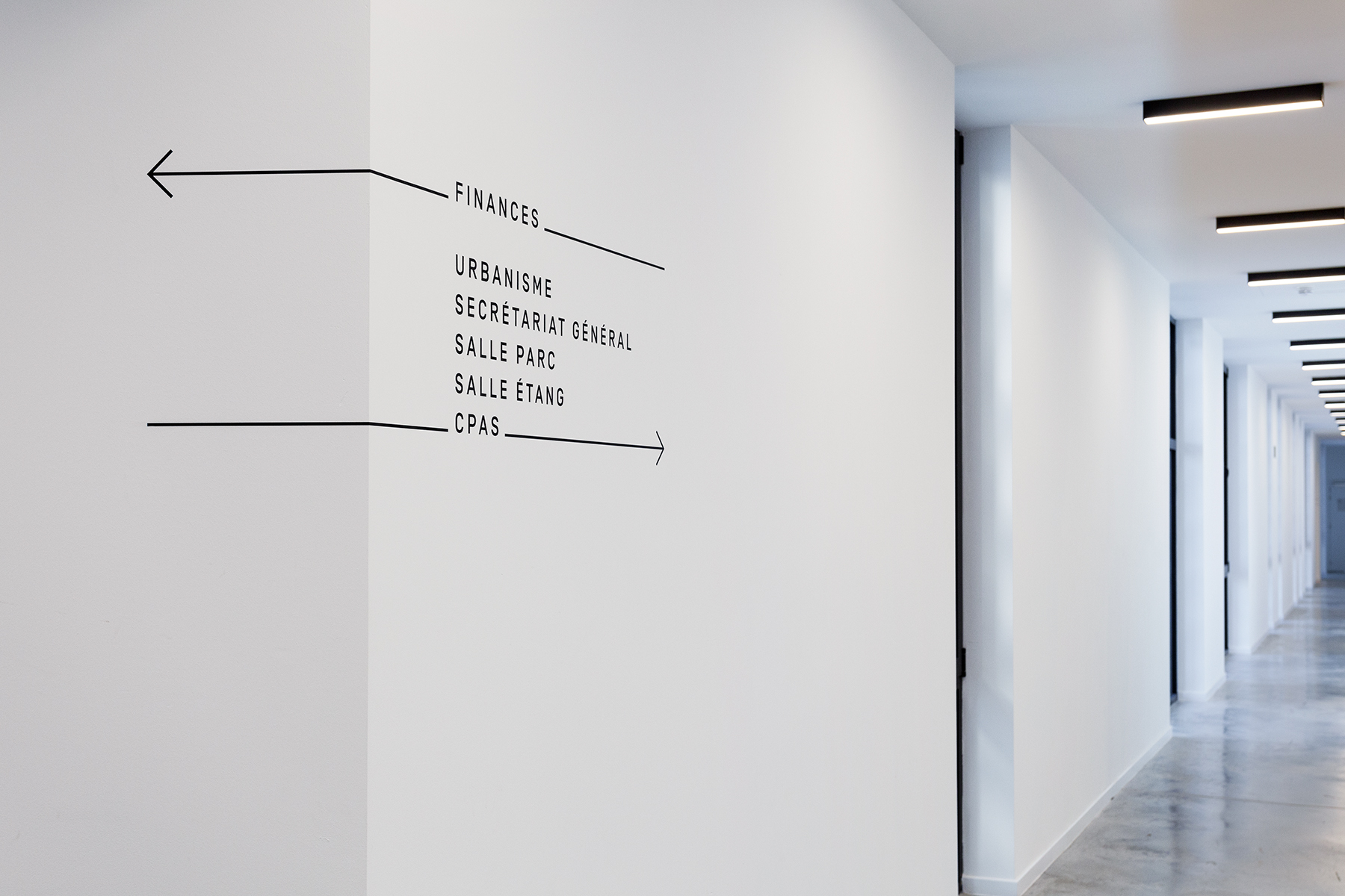 architecture-contemporaine-espace-winson-chateau-winson-reservoir-a-A+11-PEC-atelier-paysage-blink-maison-communale-fosses-la-ville-signalétique