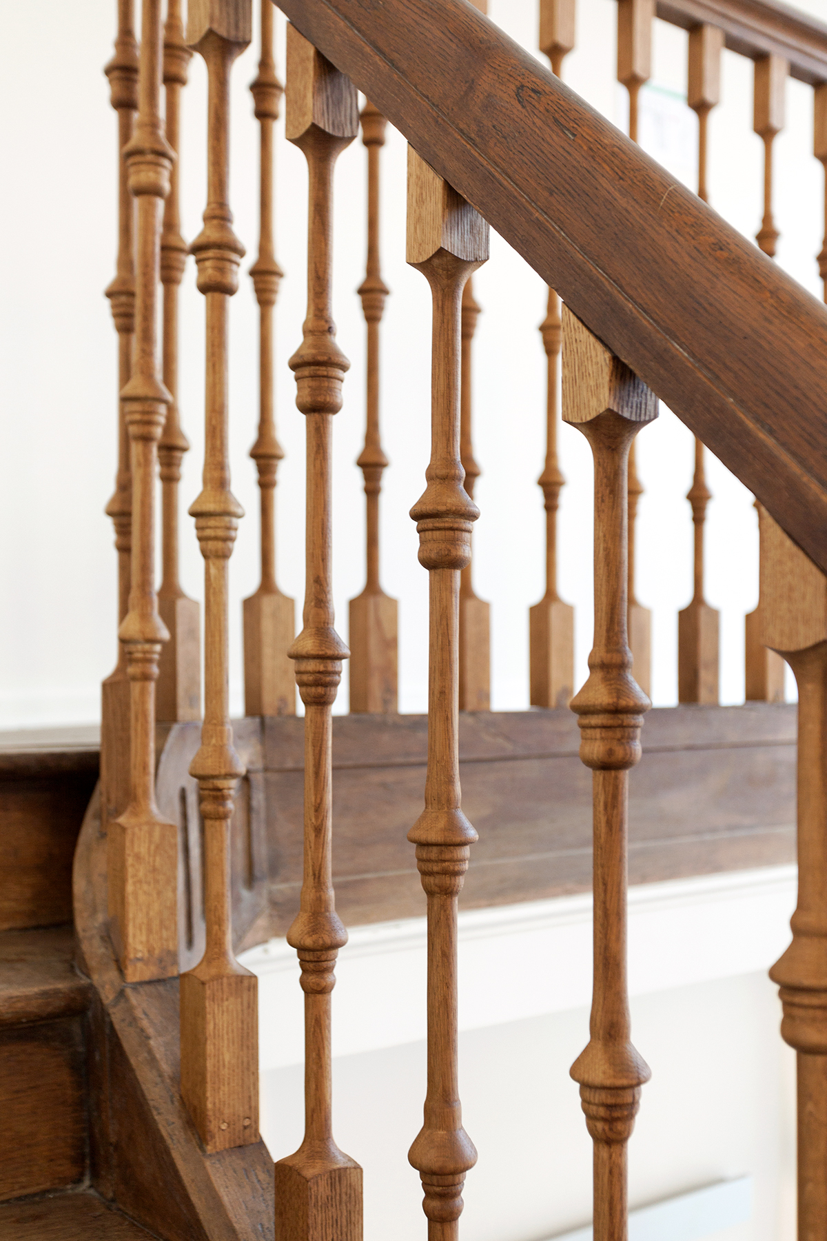 architecture-contemporaine-espace-winson-chateau-winson-reservoir-a-maison-communale-fosses-la-ville-garde-corps