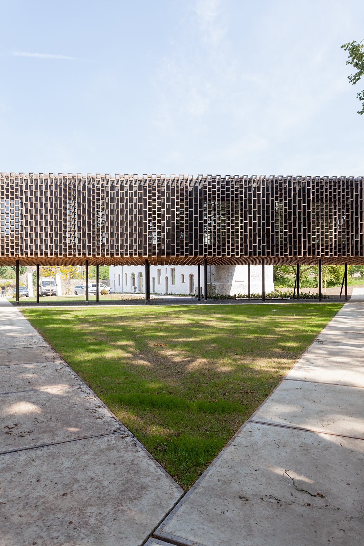 architecture-contemporaine-espace-winson-chateau-winson-reservoir-a-A+11-PEC-atelier-paysage-maison-communale-fosses-la-ville-vue-depuis-parc