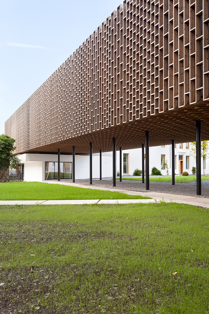 architecture-contemporaine-espace-winson-chateau-winson-reservoir-a-A+11-PEC-atelier-paysage-maison-communale-fosses-la-ville-couvert-cours-haute