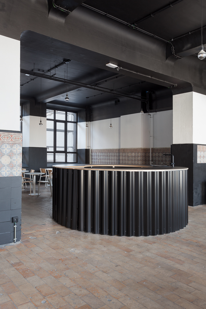 architecture contemporaine, rénovation, centre culturel Eden Charleroi, création artistique, cafeteria, desk d'accueil, billetterie