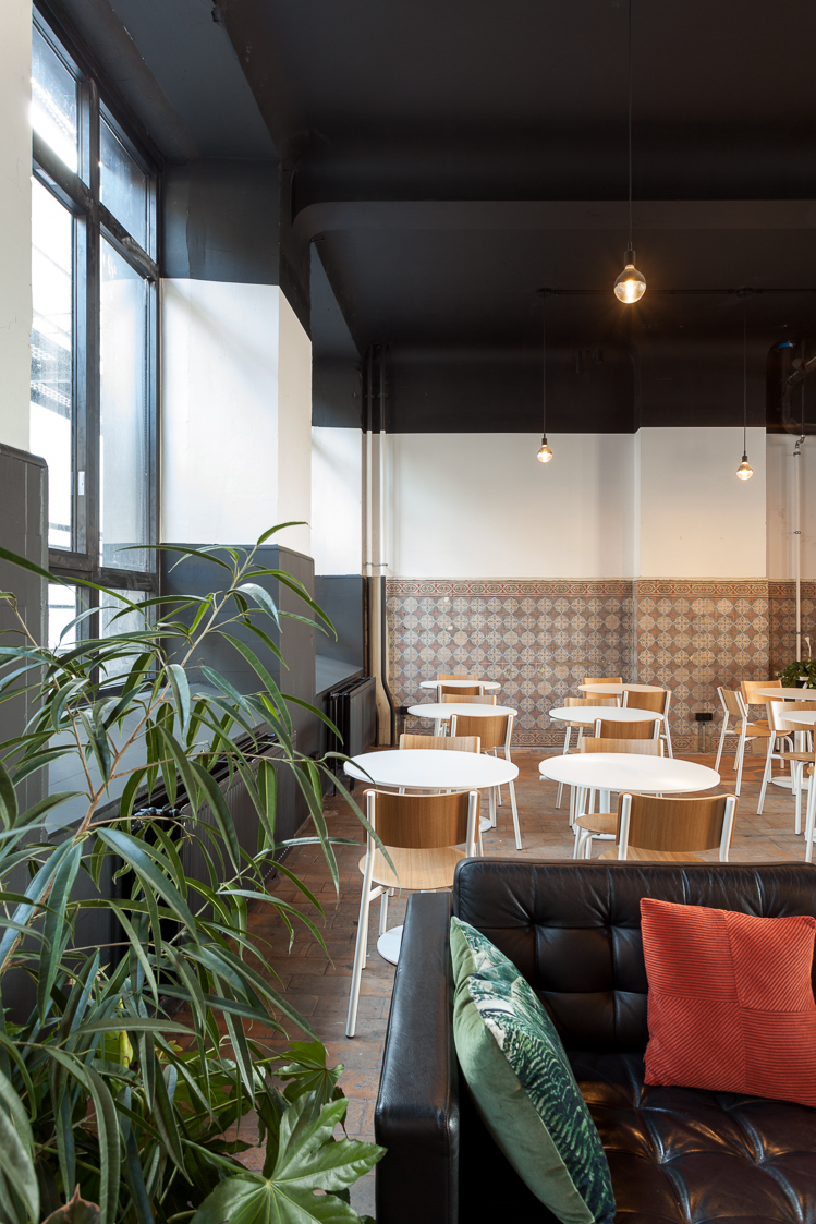 architecture contemporaine, rénovation, centre culturel Eden Charleroi, création artistique, cafeteria, lounge