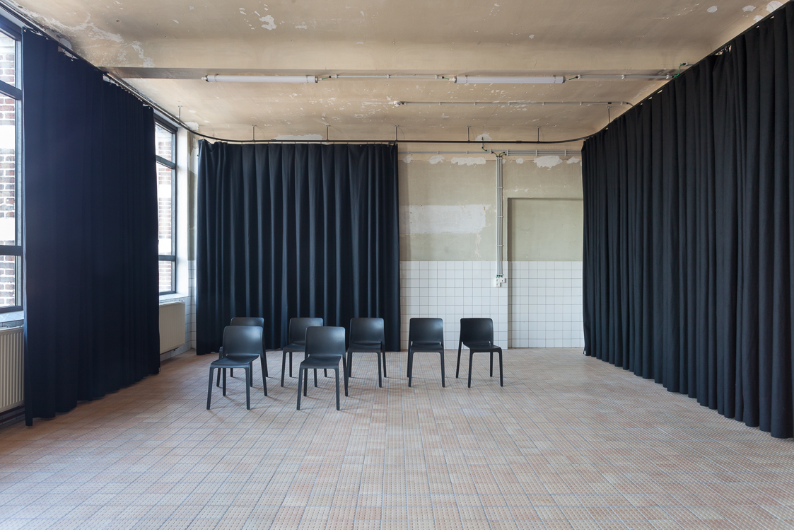 architecture contemporaine, rénovation, centre culturel Eden Charleroi, création artistique, espace de répétition, rideaux