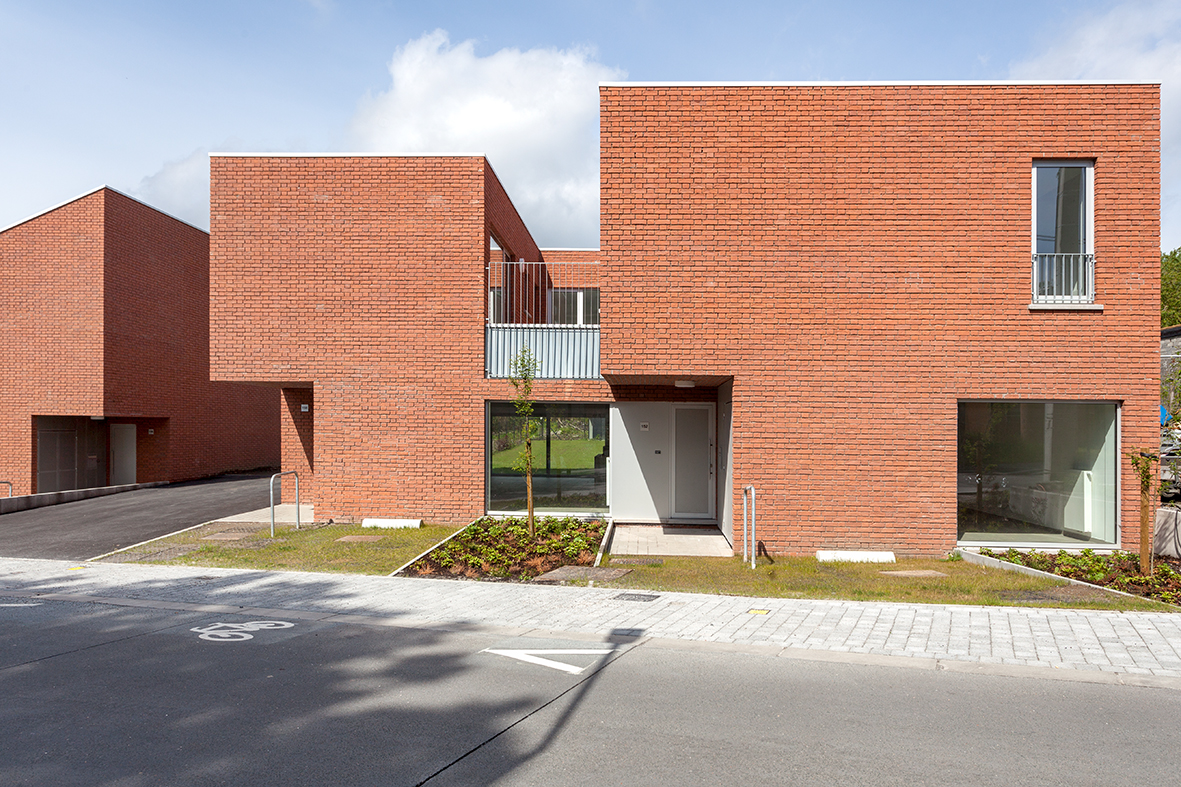 architecture-contemporaine-logements-sociaux-docherie-marchienne-charleroi-sept-maisons-aménagements-paysagers-reservoir-a-vue-façades-rue-jaumet