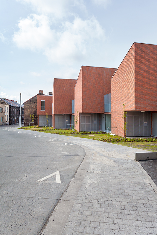 architecture-contemporaine-logements-sociaux-docherie-marchienne-charleroi-sept-maisons-aménagements-paysagers-reservoir-a-vue-rue-jaumet