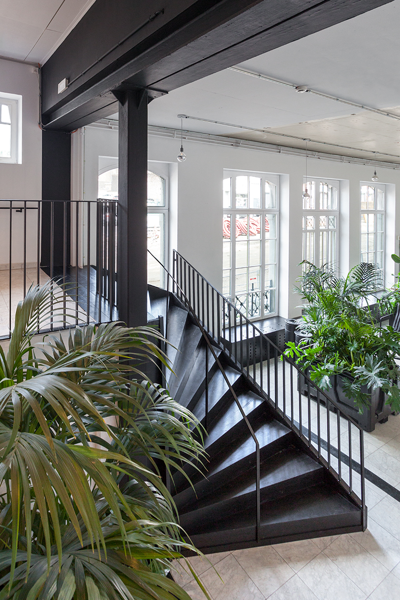 architecture contemporaine, rénovation, centre culturel Eden Charleroi, création artistique, escalier