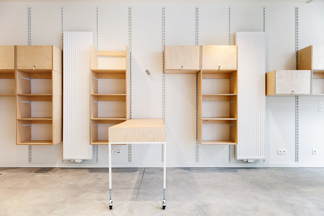 architecture contemporaine, transformation, aménagement intérieur, local associatif, espace modulaire, mobilier