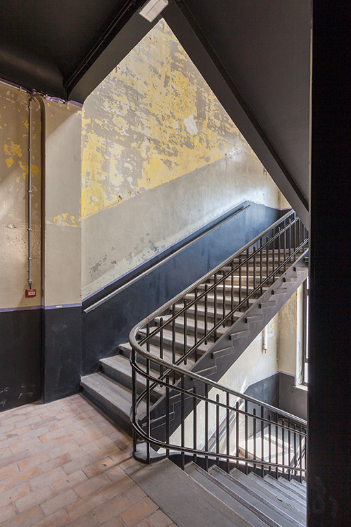 architecture contemporaine, rénovation, centre culturel Eden Charleroi, création artistique, extension, intervention minimaliste, cage d'escalier