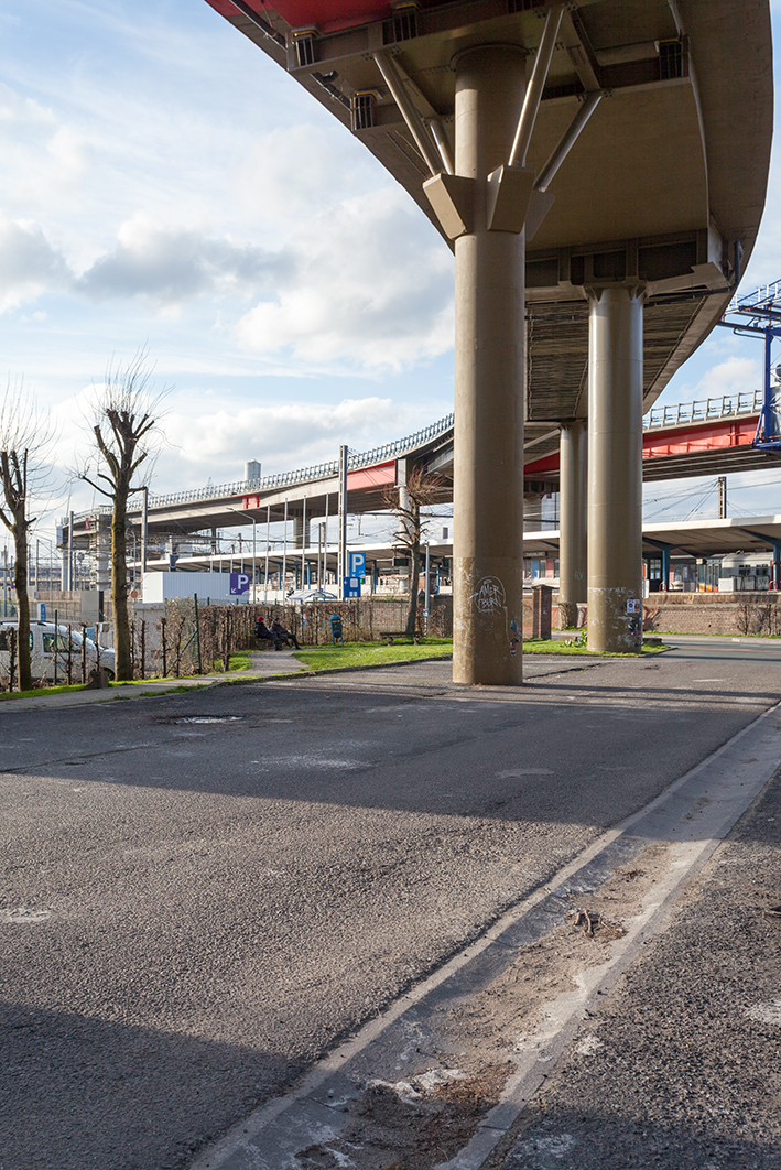 architecture-contemporaine-intégration-oeuvre-art-Jean-Glibert-infrastructure-Ring-9-Charleroi