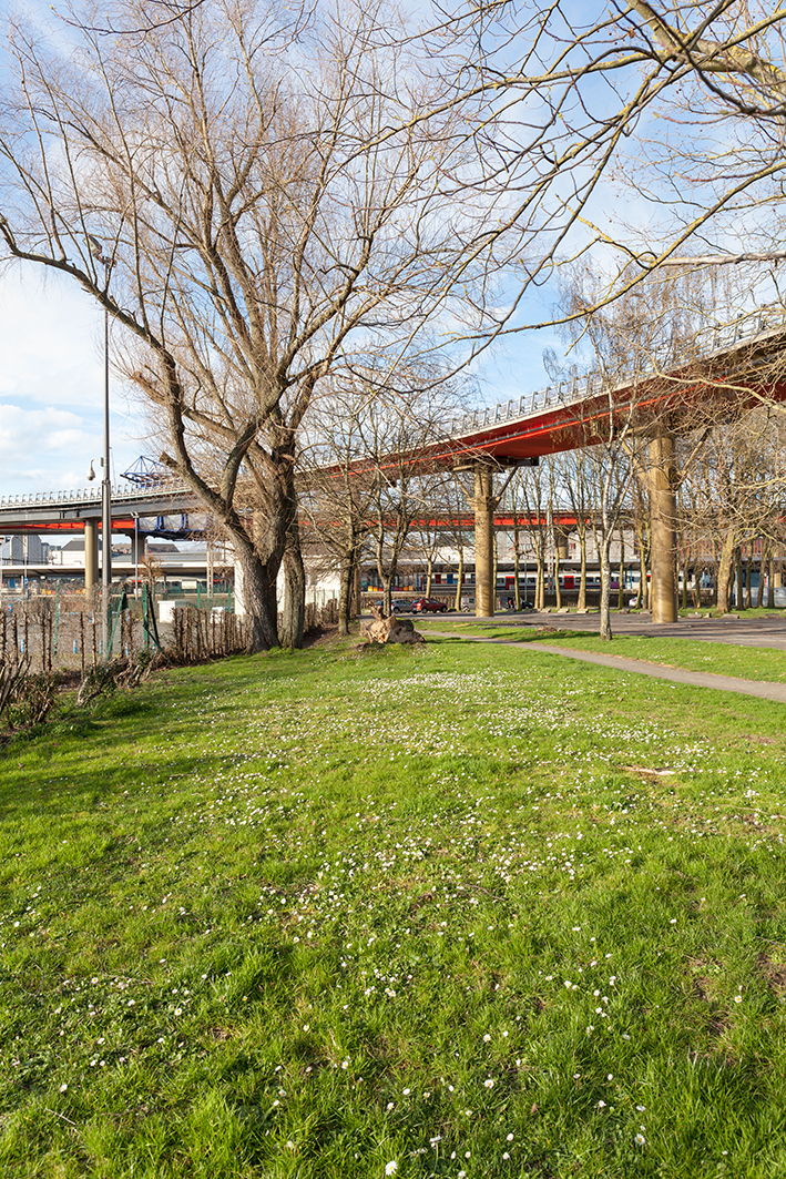 architecture-contemporaine-intégration-oeuvre-art-Jean-Glibert-infrastructure-Ring-9-Charleroi