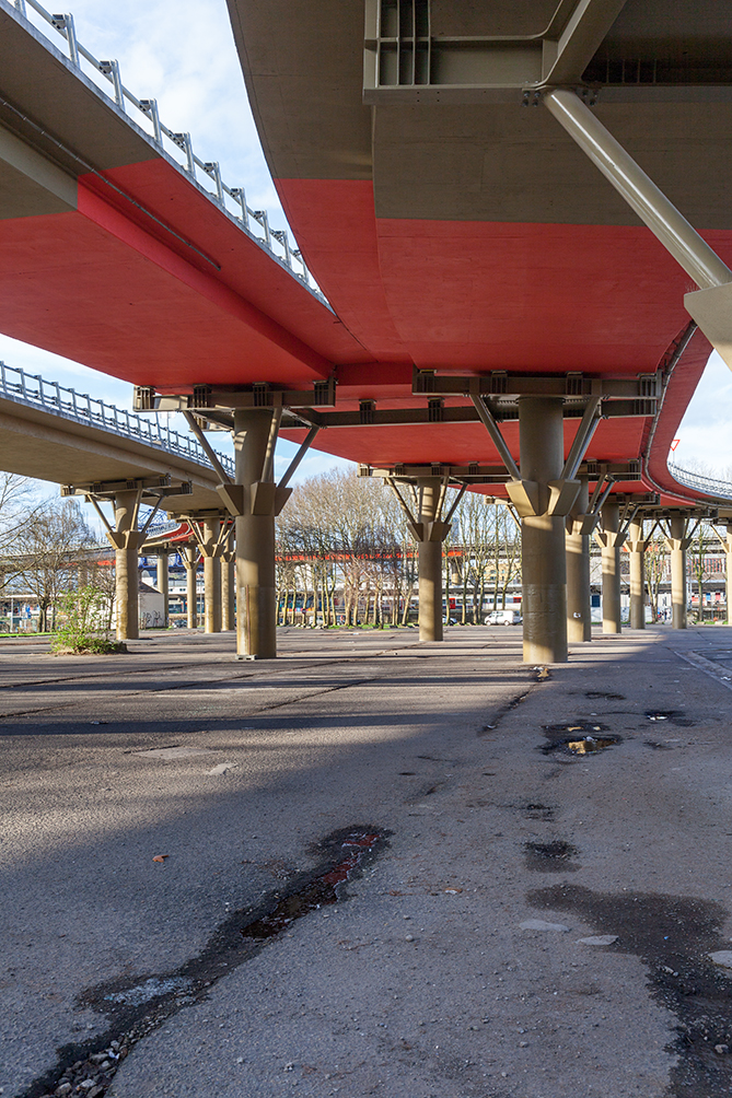 architecture-contemporaine-intégration-oeuvre-art-Jean-Glibert-infrastructure-Ring-9-Charleroi