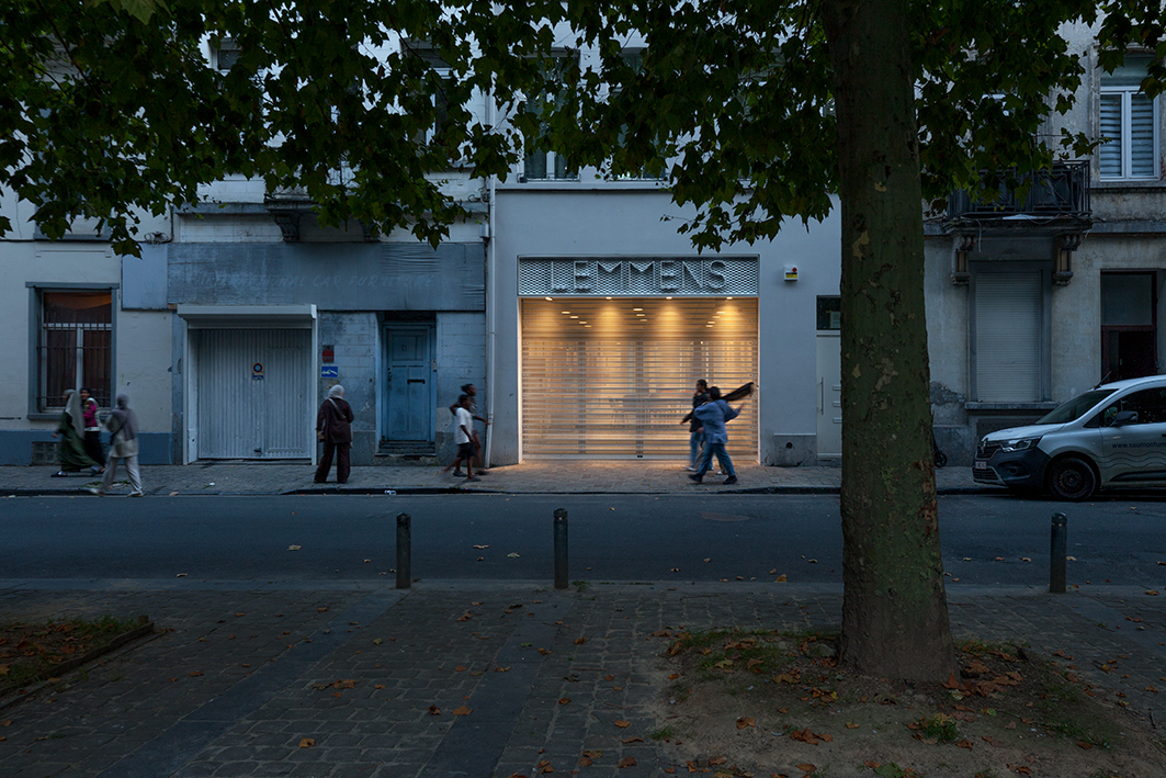 architecture contemporaine, transformation, aménagement intérieur, local associatif, ouverture, Lemmens, façade