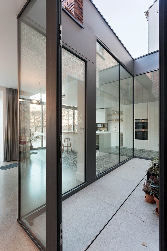 architecture contemporaine, Villa Mosane, Rénovation, Reservoir A, aménagement intérieur, patio