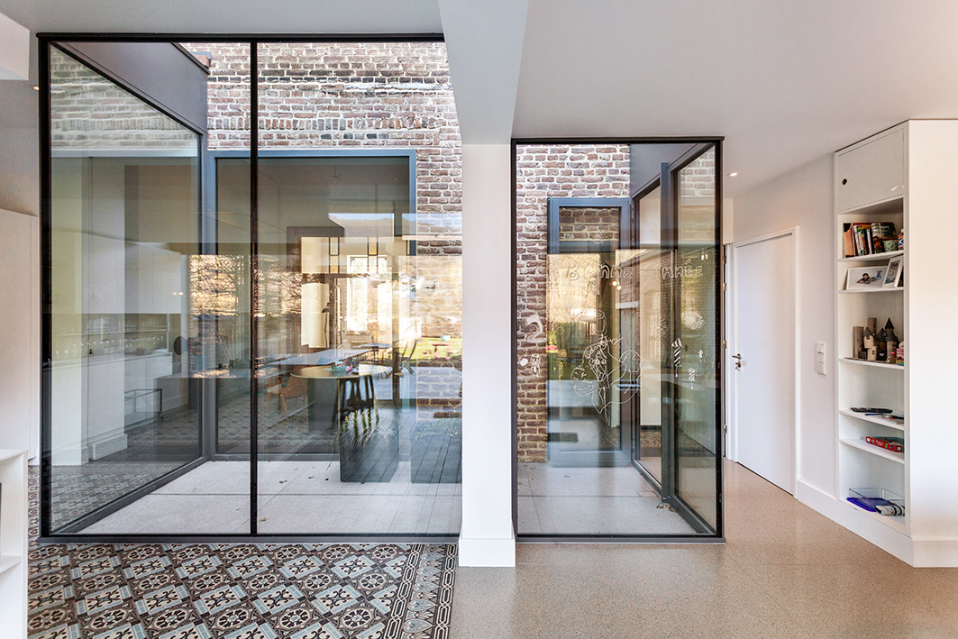 architecture contemporaine, Villa Mosane, Rénovation, Reservoir A, aménagement intérieur, patio