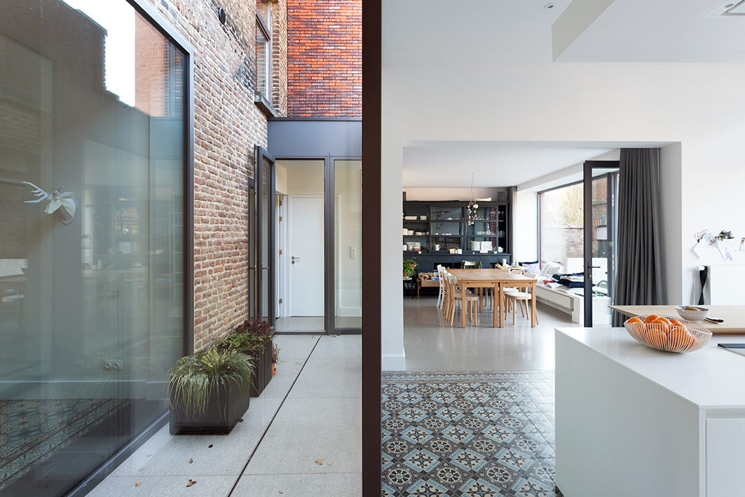 architecture contemporaine, Villa Mosane, Rénovation, Reservoir A, aménagement intérieur, patio