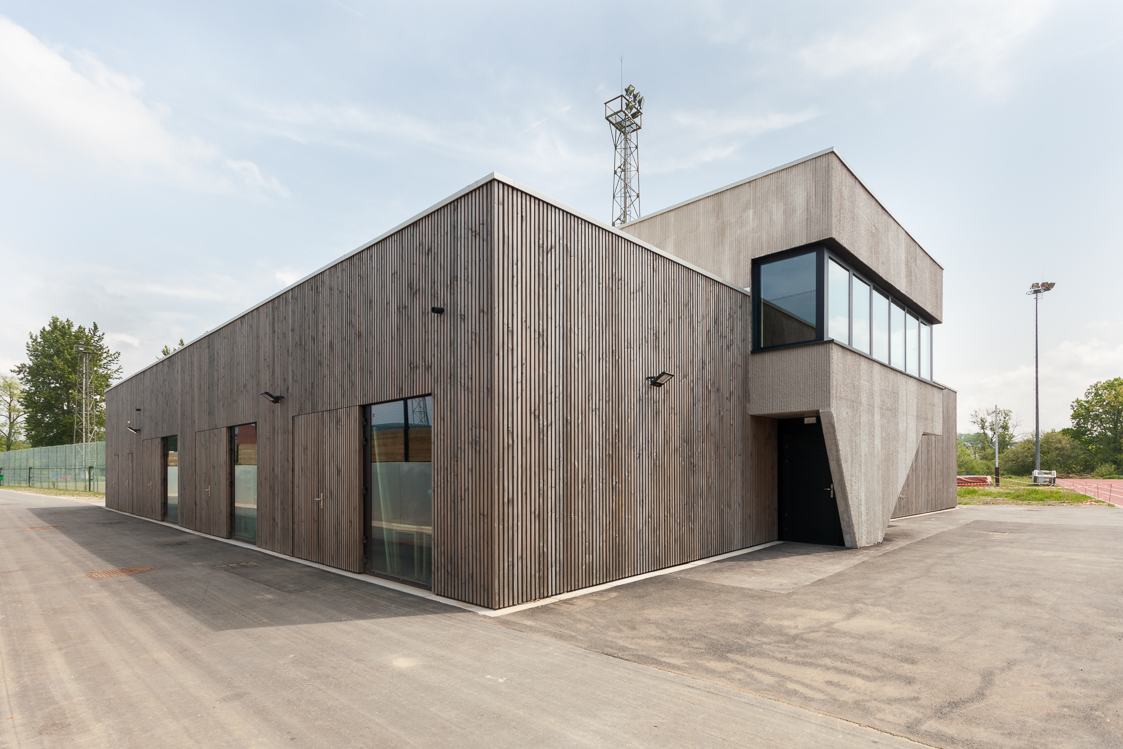 architecture-contemporaine-hydrion-arlon-adeps-athlétisme-reservoir-a-bois-béton-photo