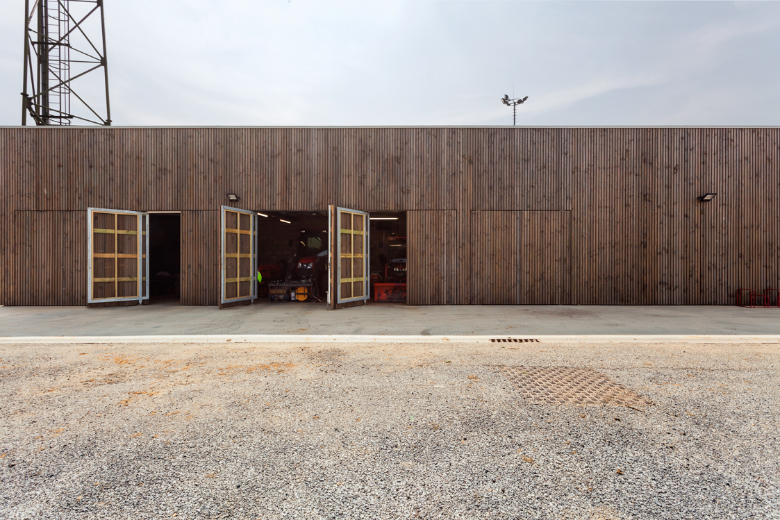 architecture-contemporaine-hydrion-arlon-adeps-athlétisme-reservoir-a-bois-porte-dérobée-photo