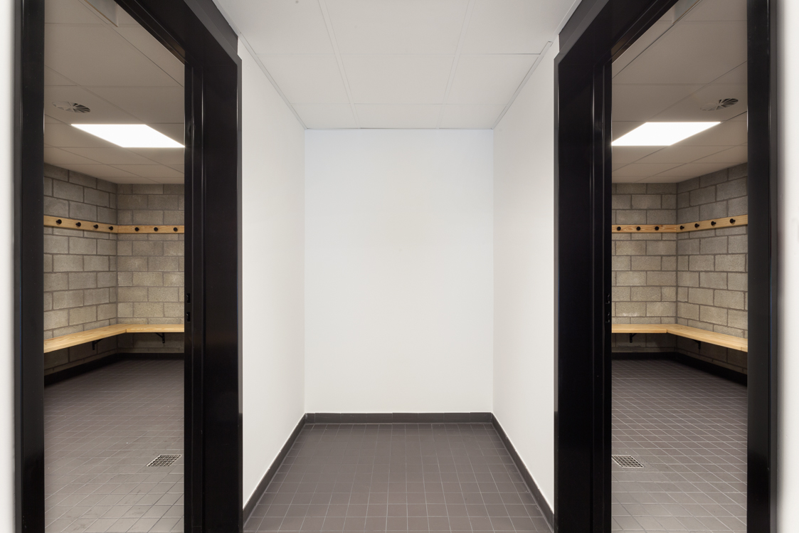 architecture-contemporaine-hydrion-arlon-adeps-athlétisme-reservoir-a-vestiaires