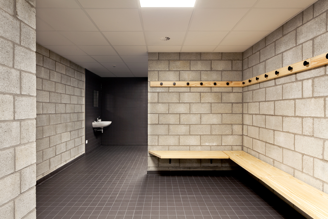 architecture-contemporaine-hydrion-arlon-adeps-athlétisme-reservoir-a-vestiaires