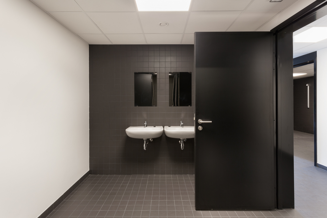 architecture-contemporaine-hydrion-arlon-adeps-athlétisme-reservoir-a-bois-vestiaires