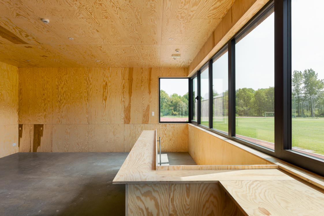 architecture-contemporaine-hydrion-arlon-adeps-athlétisme-reservoir-a-bois-chambre-appels
