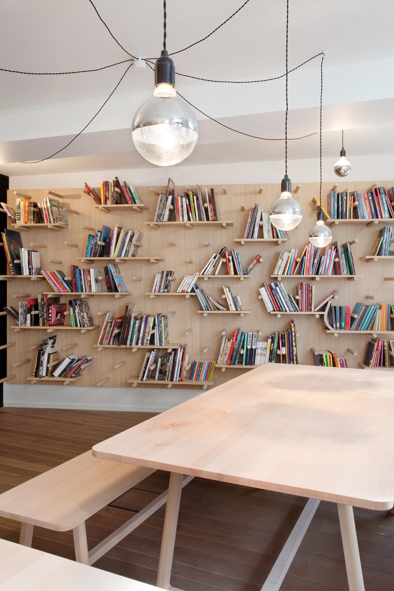 architecture-contemporaine-bibliothèque-le-rayon-aménagement-intérieur-mobilier-fanfare-reservoir-a-espace-étude