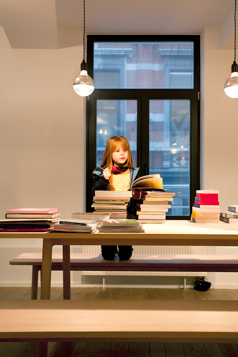 architecture-contemporaine-bibliothèque-le-rayon-aménagement-intérieur-mobilier-fanfare-reservoir-a-lecture