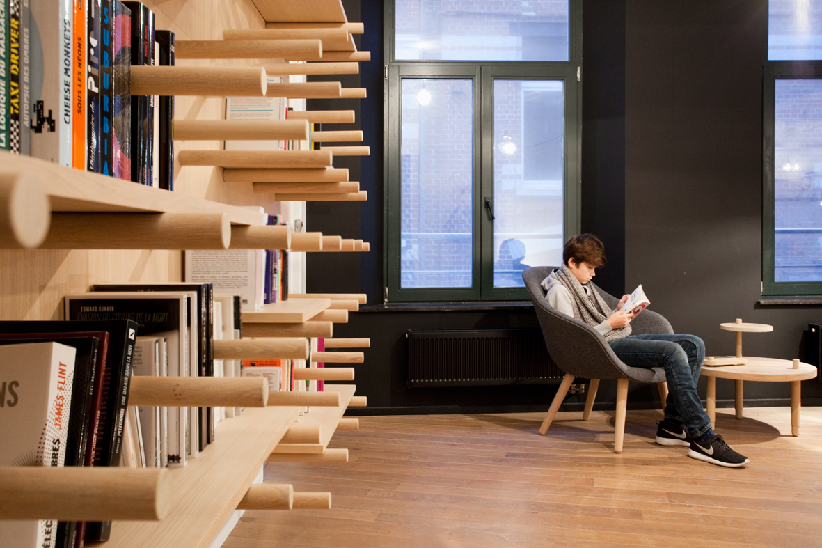 architecture-contemporaine-bibliothèque-le-rayon-aménagement-intérieur-mobilier-fanfare-reservoir-a-rayonnage