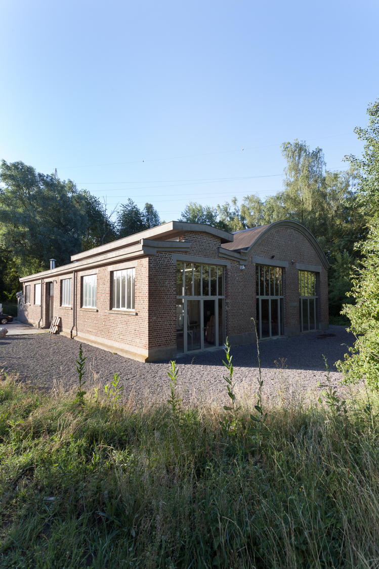 architecture-contemporaine-rénovation-patrimoine-industriel-site-minier-Martinet-reservoir-a-épis-sauvages-boulangerie-atelier-photo-extérieur