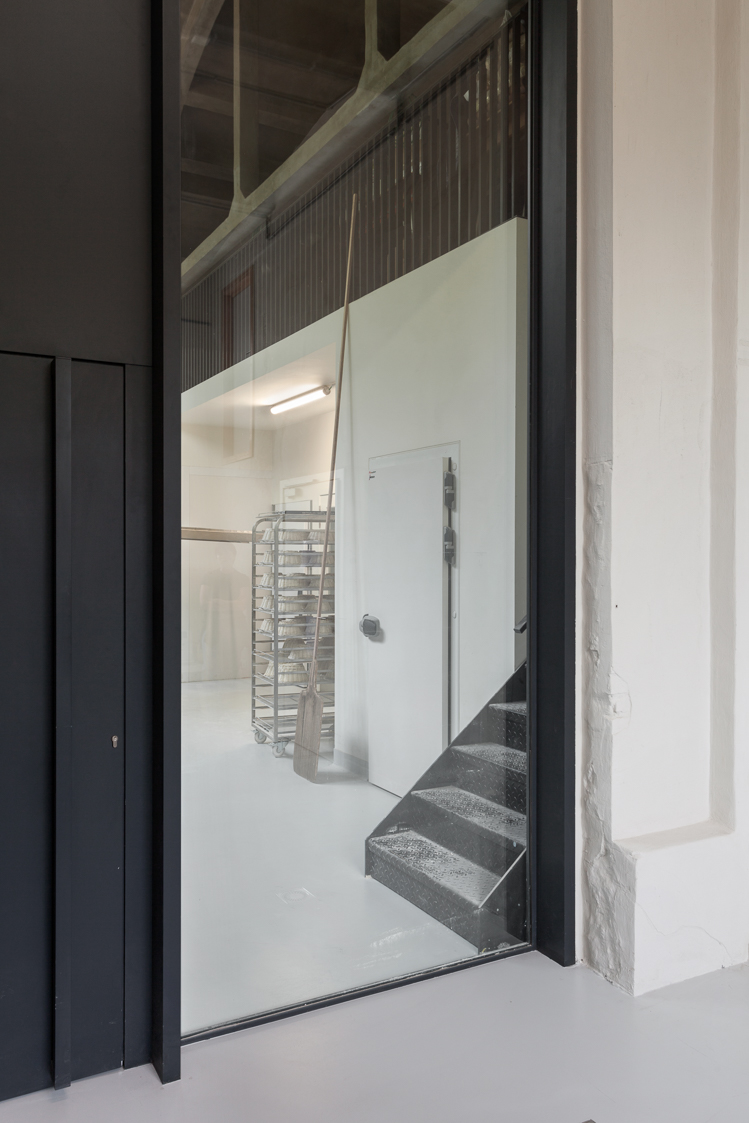 architecture-contemporaine-rénovation-patrimoine-industriel-site-minier-Martinet-reservoir-a-épis-sauvages-boulangerie-atelier-photo-intérieur