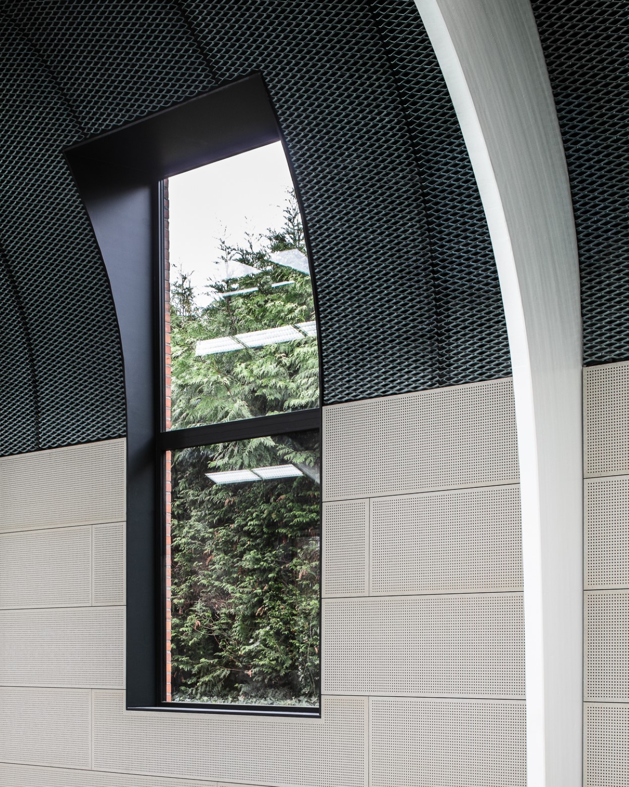 architecture-contemporaine-rénovation--salle-polyvalente-Bruxelles-Berchem-Saint-Agathe-vue-intérieur-détail