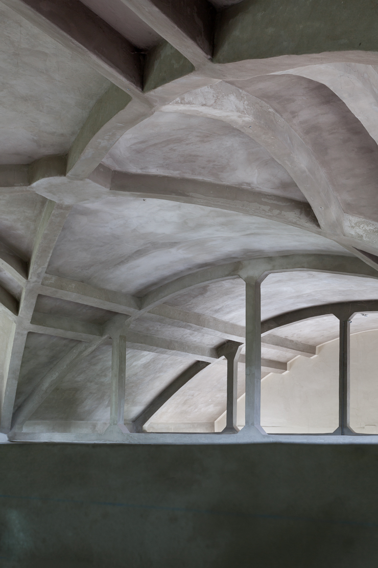 architecture-contemporaine-rénovation-patrimoine-industriel-site-minier-Martinet-reservoir-a-épis-sauvages-boulangerie-atelier-photo-structure-béton-voûte