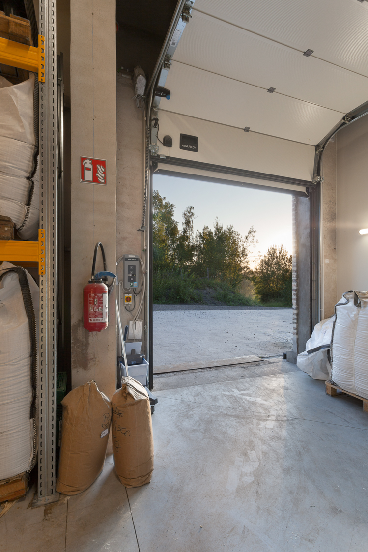 architecture-contemporaine-rénovation-patrimoine-industriel-site-minier-Martinet-reservoir-a-épis-sauvages-boulangerie-atelier-photo-accès-livraison