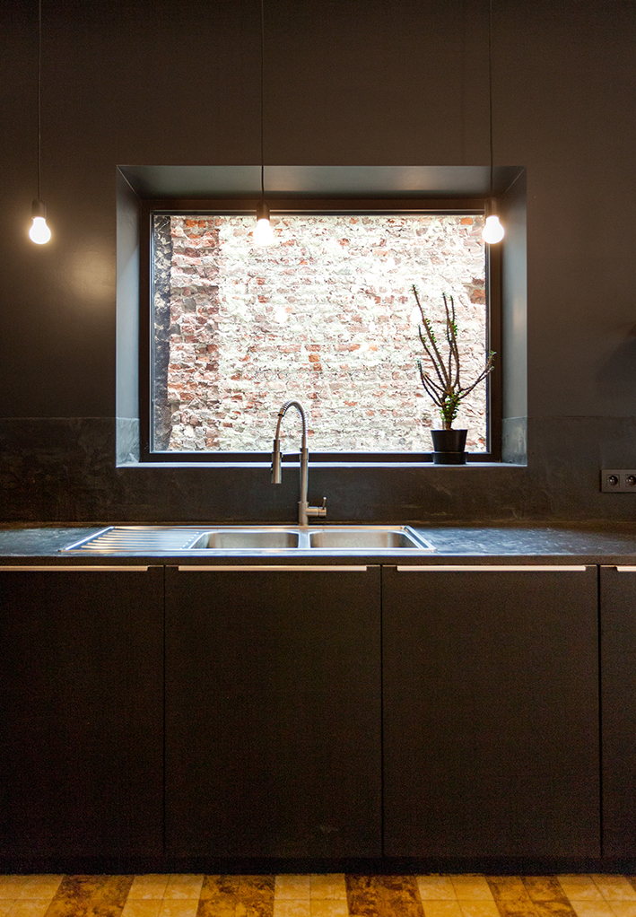 architecture-contemporaine-maison-unifamiliale-façade-liège-aménagements-intérieurs-vue-cuisine