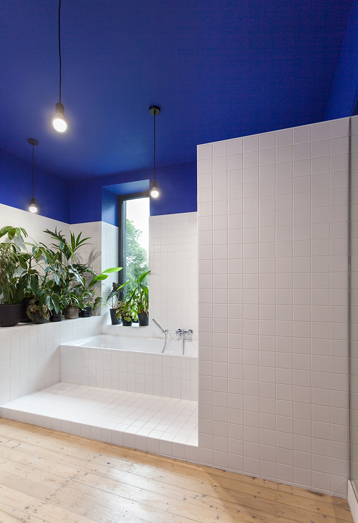 architecture-contemporaine-maison-unifamiliale-façade-liège-aménagements-intérieurs-vue-salle-bain