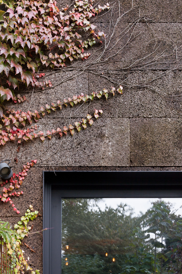 architecture-contemporaine-maison-unifamiliale-façade-liège-aménagements-intérieurs-rénovation-biosourcé-détail-façade