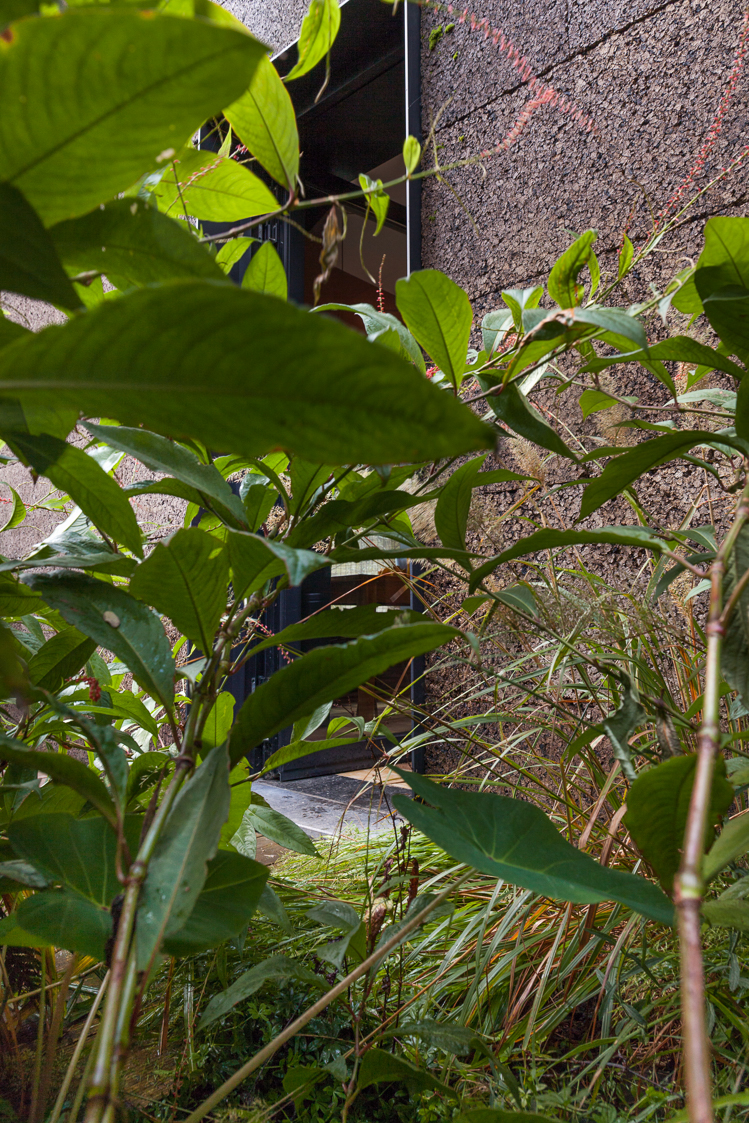 architecture-contemporaine-maison-unifamiliale-façade-liège-aménagements-intérieurs-rénovation-biosourcé-détail-façade