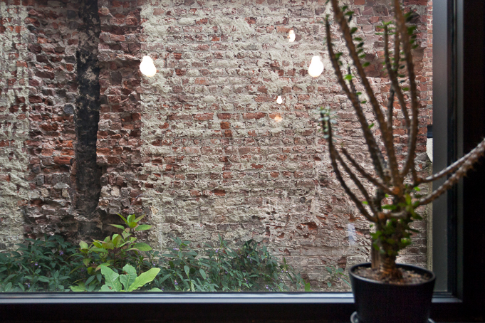 architecture-contemporaine-maison-unifamiliale-façade-liège-aménagements-intérieurs-vue-cuisine