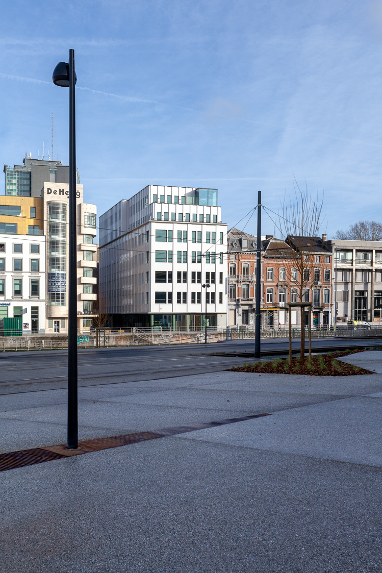 architecture-contemporaine-dockin-sambrinvest-bureau-innovation-charleroi-brique-émaillée-vue-contexte