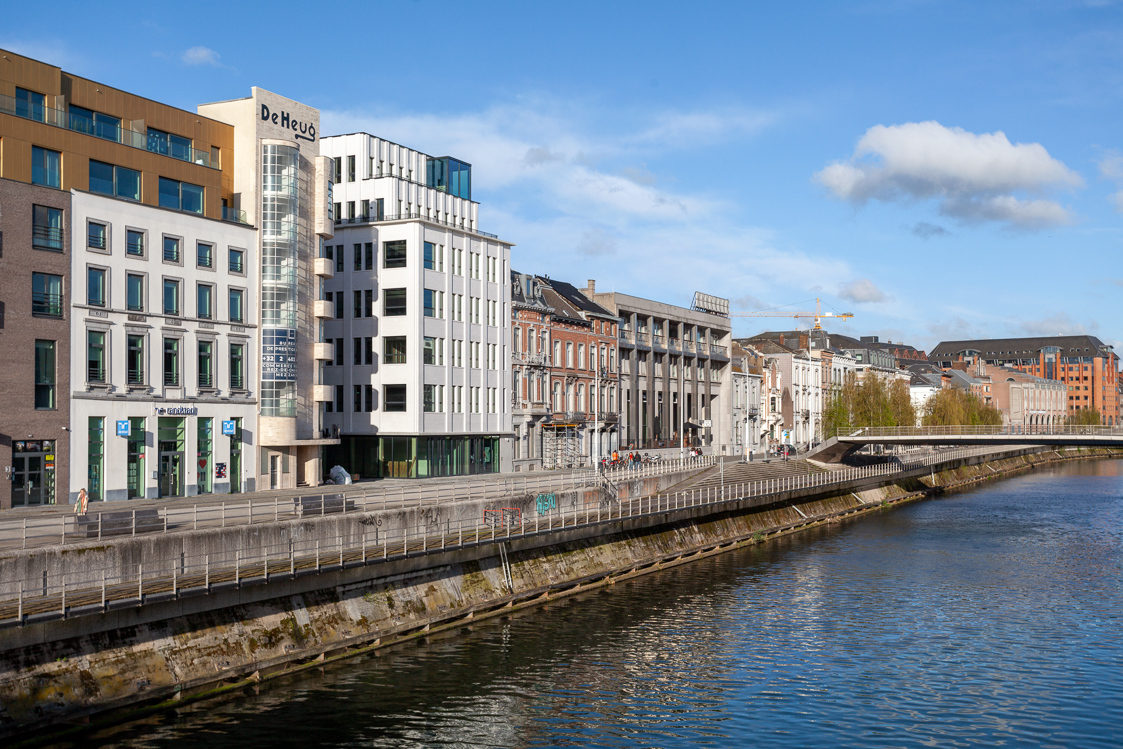 architecture-contemporaine-dockin-sambrinvest-bureau-innovation-charleroi-brique-émaillée-rive-droite