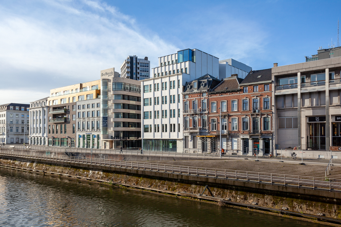 architecture-contemporaine-dockin-sambrinvest-bureau-innovation-charleroi-brique-émaillée-rive-droite