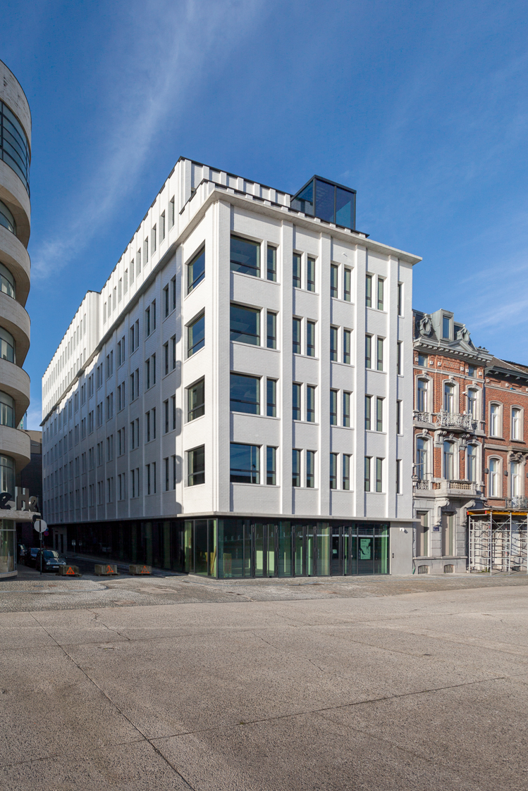 architecture-contemporaine-dockin-sambrinvest-bureau-innovation-charleroi-brique-émaillée-quai-Rimbaud