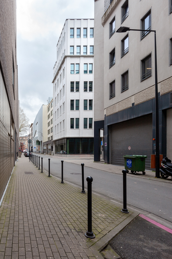 architecture-contemporaine-dockin-sambrinvest-bureau-innovation-charleroi-brique-émaillée-rue-Charleville