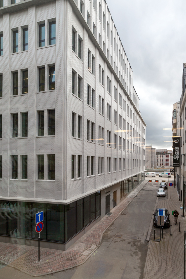 architearchitecture-contemporaine-dockin-sambrinvest-bureau-innovation-charleroi-aménagements-intérieurscture-contemporaine-dockin-sambrinvest-bureau-innovation-charleroi-brique-émaillée-rue-Charleville