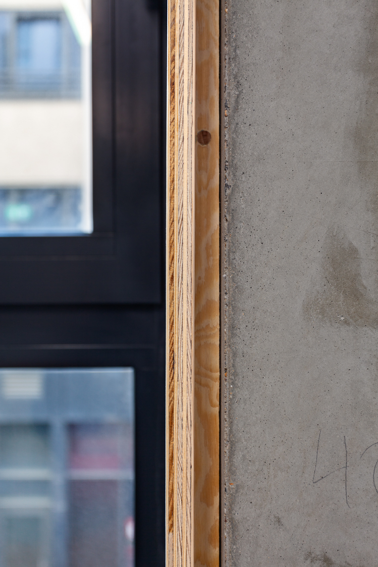 architecture-contemporaine-dockin-sambrinvest-bureau-innovation-charleroi-brique-émaillée-détail-menuiserie