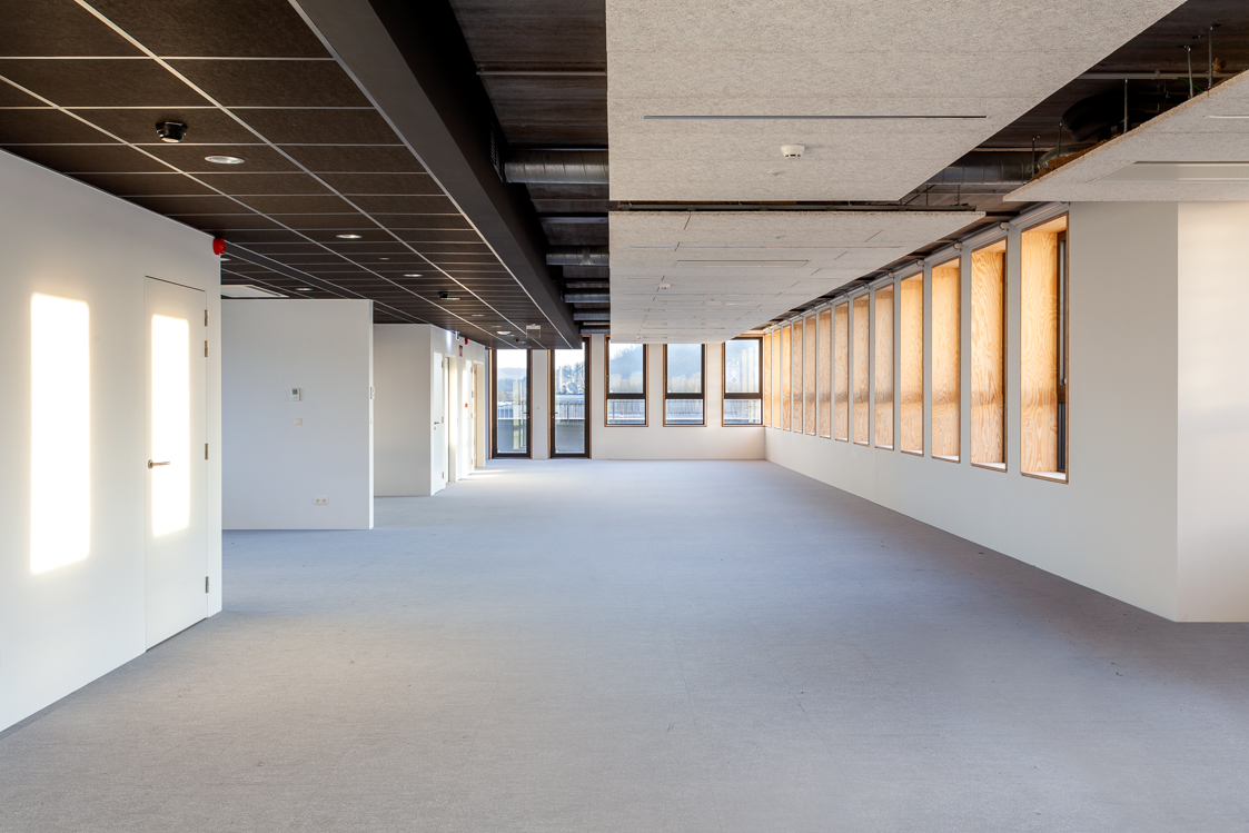 architecture-contemporaine-dockin-sambrinvest-bureau-innovation-charleroi-aménagements-intérieurs